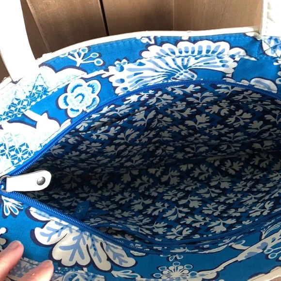 Vera Bradley Tote - Picture 6 of 8